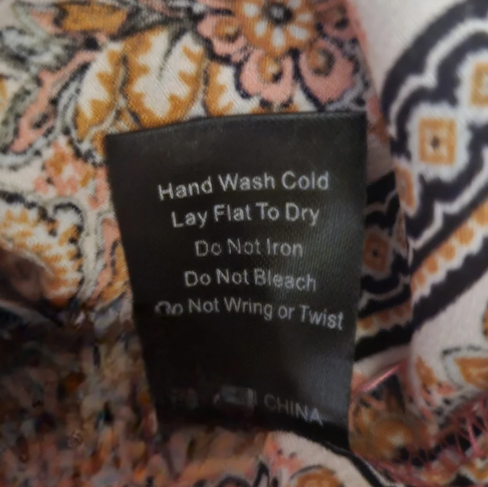 High Low Silk Like Top.  Says Size Small But Fits Like A XL - Picture 5 of 8